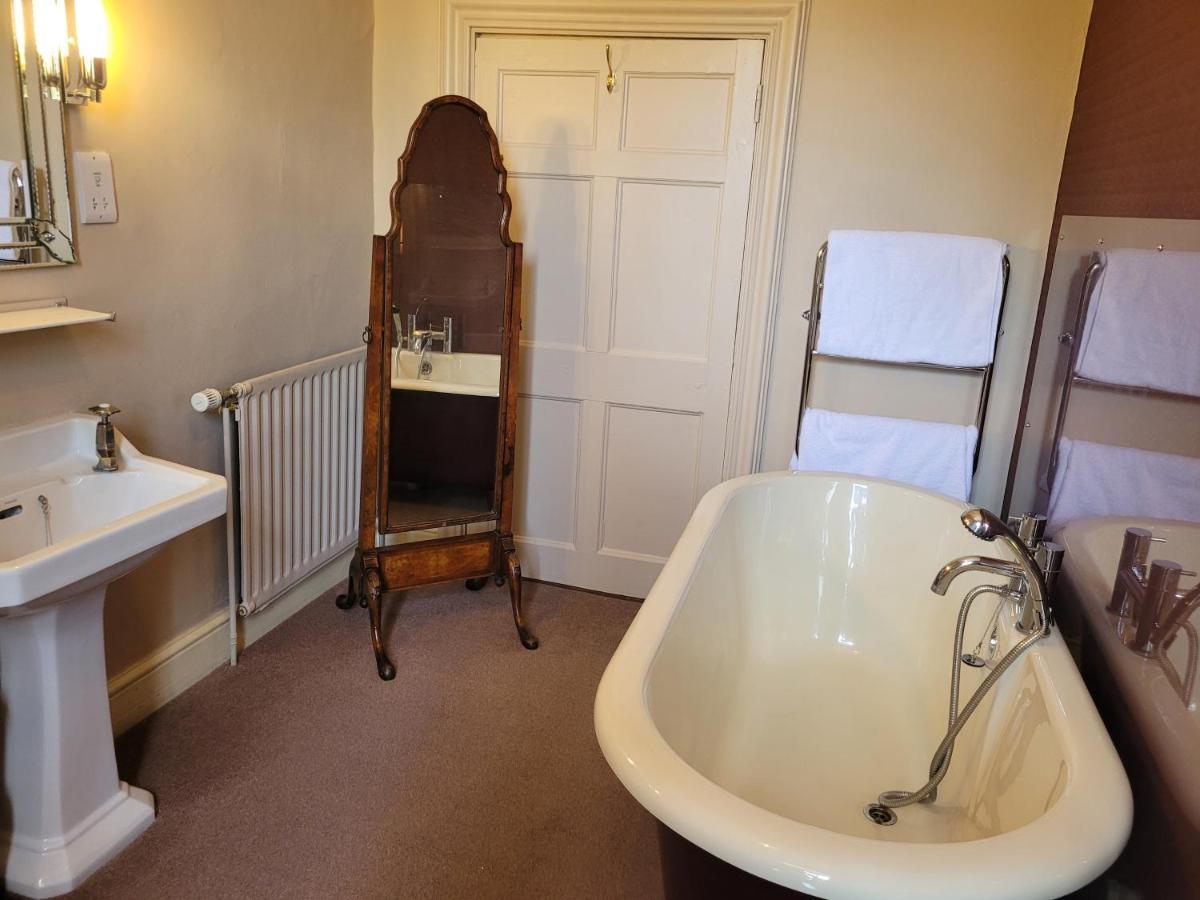 The Old Vicarage Bed and Breakfast Kington  Esterno foto